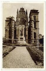 4. Rodez : la cathédrale et monument aux morts. - Toulouse : édition Pyrénées-Océan, Labouche frères, marque Elfe, [entre 1937 et 1950]. - Carte postale