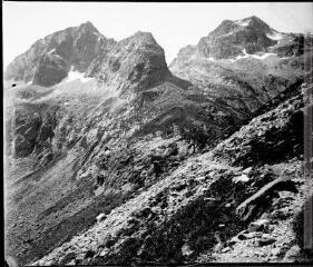 Sommet de la Bassa à gauche 2970 m., de la Sède à droite 2981 m., 23 août 1902.