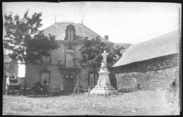 6. Brasc (Aveyron) : monument aux morts. - Toulouse : phototypie Labouche frères, [entre 1905 et 1909]. - Carte postale
