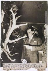 Le "maître des chasseurs du Reich", le général Goering, visite l'exposition internationale de la chasse qui va s'ouvrir à Berlin / photographie Interpress, Paris. - [28 octobre 1937]. - Photographie