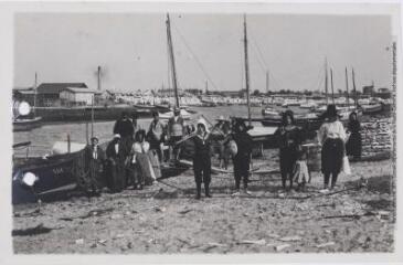 [Bassin d'Arcachon : familles de pêcheurs] / photographie E. Lejeune, 91 avenue Berthelot, Lyon. - Toulouse : maison Labouche frères, [entre 1900 et 1920]. - Photographie