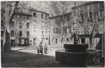 160. Céret : la fontaine et la place / photographie Henri Jansou (1874-1966). - Toulouse : maison Labouche frères, [entre 1900 et 1920]. - Photographie