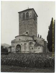 Valcabrère : église Saint-Just : ensemble est (abside et clocher) / J.-E. Auclair, Melot photogr. - [entre 1920 et 1950]. - 2 photographies