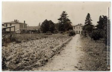 Ondes : école régionale d'agriculture : vue des jardins. - Toulouse : maison Labouche frères, [vers 1950]. - Photographie