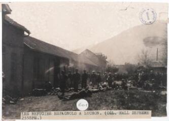 Les réfugiés espagnols à Luchon [camp de Marignac]. - 2 mars 1938. - Photographie
