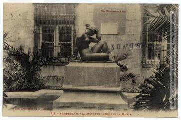 Le Roussillon. 619. Perpignan : la statue de la cour de la mairie. - Toulouse : phototypie Labouche frères, marque LF au recto, [1918], tampon d'édition du 30 août 1925. - Carte postale