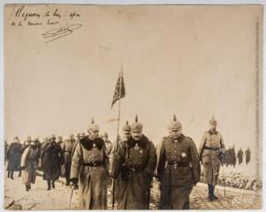 6346. Groupe d'officiers allemands à Sofia (Bulgarie) le 7 novembre 1918. - Photographie