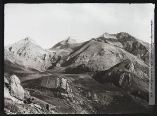 Alpes de Haute-Provence. Le massif du Pelat (3053 m) vu du chemin du lac d'Allos. - [entre 1900 et 1920]. - Photographie