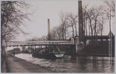 Tarn-et-Garonne. Castelsarrasin : le canal et pont de l'usine / photographie Amédée Trantoul (1837-1910). - Toulouse : maison Labouche frères, [entre 1900 et 1910]. - Photographie