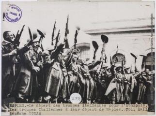 Naples : le départ des troupes italiennes pour l'Ethiopie : les troupes italiennes à leur départ de Naples / photographie France-Presse, Paris. - 26 février 1935. - Photographie