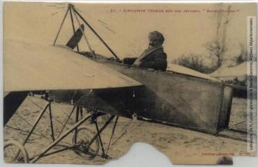11. L'aviateur Vedrine [Védrines] sur son appareil "Borel-Morane" [avant le départ pour Montauban le 9 mars 1911]. - Toulouse : phototypie Labouche frères, marque LF au verso, [1911]. - Carte postale