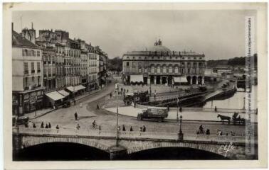 1503. Bayonne : place de la Liberté et le théâtre. - Toulouse : éditions Pyrénées-Océan, Labouche frères, marque Elfe, [entre 1937 et 1950]. - Carte postale