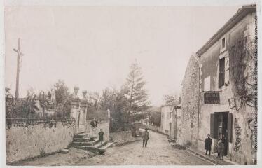 Les Hautes-Pyrénées. 301. Aventignan : rue de la Gourgasse / photographie Henri Jansou (1874-1966). - Toulouse : maison Labouche frères, [entre 1900 et 1920]. - Photographie