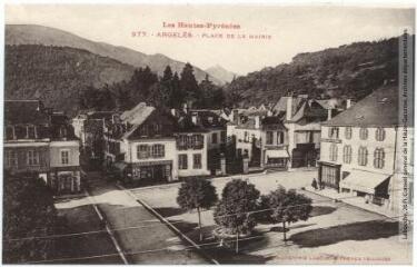 Les Hautes-Pyrénées. 977. Argelès[-Gazost] : place de la Mairie. - Toulouse : phototypie Labouche frères, [entre 1918 et 1937]. - Carte postale