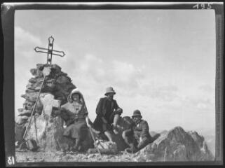 Au sommet du Mont Valier (2839) / cliché Henri Gaussen. - 29 août 1921.