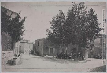 S.-O. 10e série. 433. Aigne (Hérault) : la place. - Toulouse : maison Labouche frères, [entre 1900 et 1920]. - Photographie