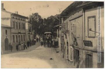 Montaigut-sur-Save : avenue de Lévignac. - Toulouse : phototypie Labouche frères, éditeur Cazeaux, marque LF au verso, [1911], tampon d'édition du 21 juin 1919. - Carte postale