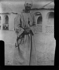 Algérie : portrait du père de Foucauld à In Salah. - [entre 1901 et 1916]. - Photographie