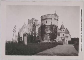 [Hendaye : château Abbadia : vue rapprochée]. - Toulouse : maison Labouche frères, [entre 1900 et 1940]. - Photographie
