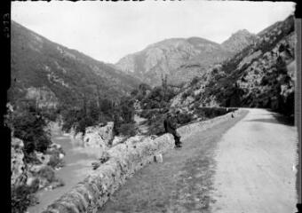 La route dans les gorges de la Jonte (vers Meyrueis) ou du Tarn ?. - [1913].