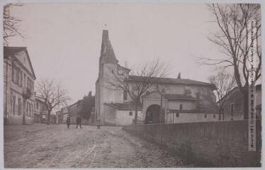 Le Tarn. 483. Mézens : l'église et la mairie / photographie Henri Jansou (1874-1966). - Toulouse : maison Labouche frères, [entre 1900 et 1940]. - Photographie