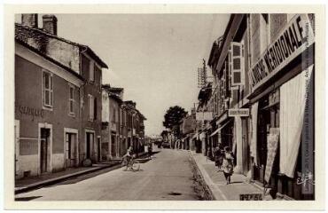 4. Montréjeau : rue nationale. - Toulouse : édition Labouche frères, marque Elfe, [entre 1937 et 1950]. - Carte postale