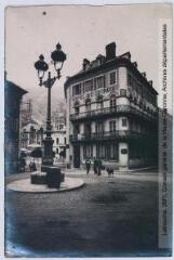Les Hautes-Pyrénées. 574. Cauterets : la place Saint-Martin. - Toulouse : phototypie Labouche frères, [entre 1930 et 1937]. - Carte postale