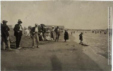 240. La Nouvelle [Port-la-Nouvelle] : la plage et la Réserve. - Toulouse : maison Labouche frères, [entre 1900 et 1940]. - Photographie