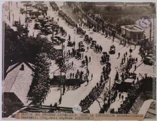 Le défilé des troupes japonaises dans la concession internationale de Shanghai / photographie The New York Times (Wide World Photos), Paris. - [avant le 22 décembre 1937]. - Photographie