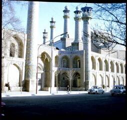 B 6347-6364. Téhéran : vue générale, mosquées, bâtiments.
