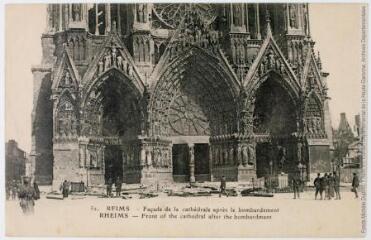52. Reims. Façade de la cathédrale après le bombardement