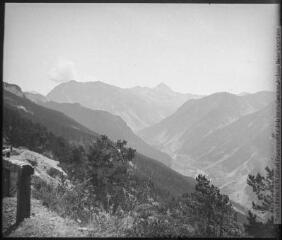 Vallées de la Cerveyrette, au fond Rochebrune, vue prise de Pouey-Morand. 31 juillet 1905.