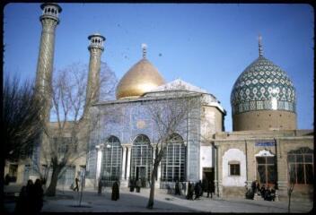 B 6379-6382. Téhéran : mosquées, vues de la ville. B 6383-6388. Terres cultivées, bâtiment circulaire.