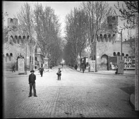 Avignon. 2 avril 1902. [La Porte de la République].