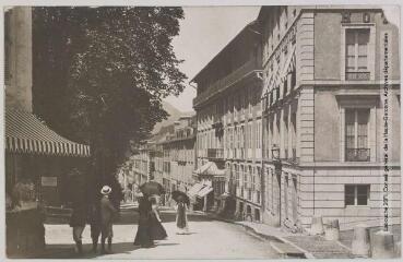 Les Basses-Pyrénées. 901. Eaux-Bonnes : l'hôtel Richelieu. - Toulouse : phototypie Labouche frères, [entre 1905 et 1937], tampons d'édition du 14 novembre 1919, 14 mai 1920. - Carte postale