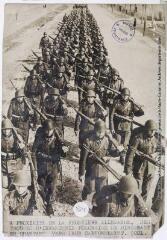 A proximité de la frontière allemande, des troupes d'infanterie polonaise se dirigeant en chantant vers leur cantonnement / photographie France Presse Voir, Paris. - 29 avril 1939. - Photographie