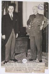 Berlin : MM. Gafenco (à gauche), ministre des Affaires étrangères roumain et M. von Ribbentrop, ministre des Affaires étrangères du Reich, au cours de leur entrevue / photographie The New York Times (Wide World Photos), Paris. - 19 avril 1939. - Photographie