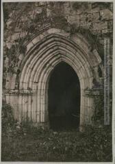 Le Lot. 405. L'Hôpital près Gramat : porte ogivale de l'ancienne abbaye. - Toulouse : maison Labouche frères, [entre 1900 et 1920]. - Photographie