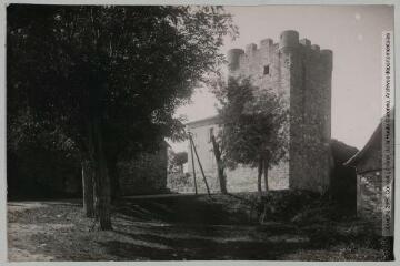 L'Aveyron. 121. Capdenac-le-Haut [Capdenac, Lot] : le château. - Toulouse : maison Labouche frères, [entre 1900 et 1940]. - Photographie
