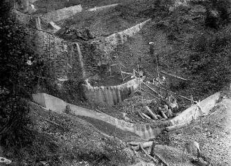 Ouvrages construits sur le ravin principal, haut du bassin : ravin de l'éboulement : ravin galerie : visitable. - entre 1934 et 1935. - Photographie