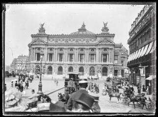 Le Palais Garnier. - 1900. - Photographie
