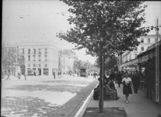 [Toulouse : carrefour Jean-Jaurès et boulevard de Strasbourg]. - Toulouse : édition Labouche frères, [entre 1920 et 1950]. - Photographie