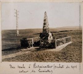 Une tombe à Rehainviller (combats de 1914 autour de Lunéville). - Photographie