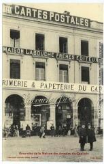 Ensemble de la Maison des Arcades du Capitole / photographie Henri Jansou (1874-1966). - Toulouse : album Labouche, 1987, réédition d'une carte éditée par Labouche frères. - Carte postale