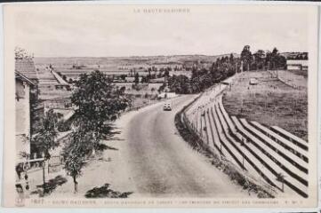 La Haute-Garonne. 1627. Saint-Gaudens : route nationale de Tarbes, les tribunes du circuit des Comminges. - Toulouse : Labouche frères, marque LF, [vers 1940]. - Carte postale