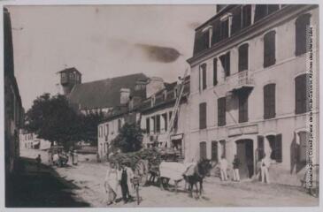 Les Basses-Pyrénées. 849. Lasseube : la rue principale : la gendarmerie. - Toulouse : maison Labouche frères, [entre 1900 et 1940]. - Photographie