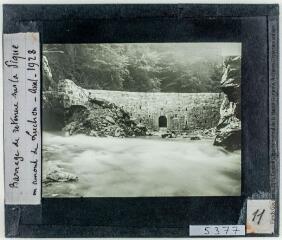 Luchonnais : barrage de retenue sur la Pique en amont de Luchon : aval (d'après Gaussen). - 1928. - Photographie