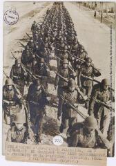 Des troupes d'infanterie polonaise, se dirigeant en chantant vers leur cantonnement, à proximité de la frontière allemande / photographie France Presse Voir, Paris. - 29 avril 1939. - Photographie