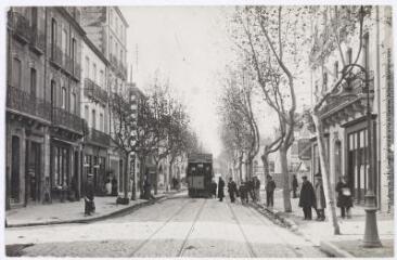 77. Perpignan : avenue de la Gare / photographie Henri Jansou (1874-1966). - Toulouse : maison Labouche frères, [entre 1900 et 1920]. - Photographie