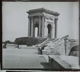 [Montpellier (Hérault) : place royale dite promenade du Peyrou : château d'eau]. - [entre 1911 et 1925]. - Photographie